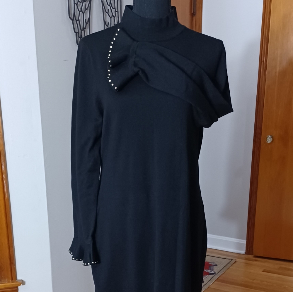 CALVIN KLEIN BLACK FLARE SLEEVES DRESS